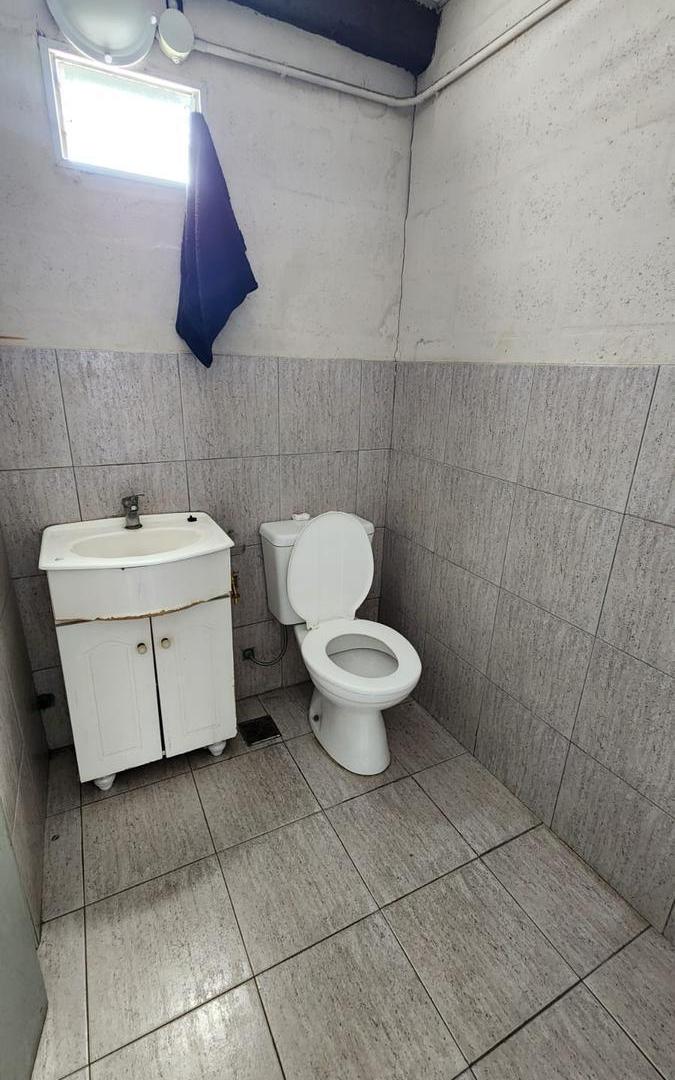Foto de Oficina/depósito en alquiler Flores, imagen 2