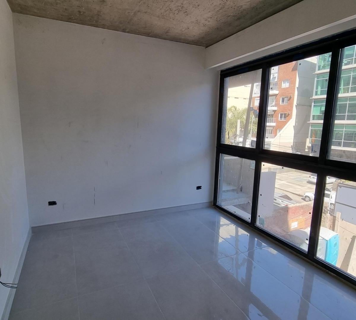 2 ambientes c/cochera op, dormit en suite y toilette, balcón