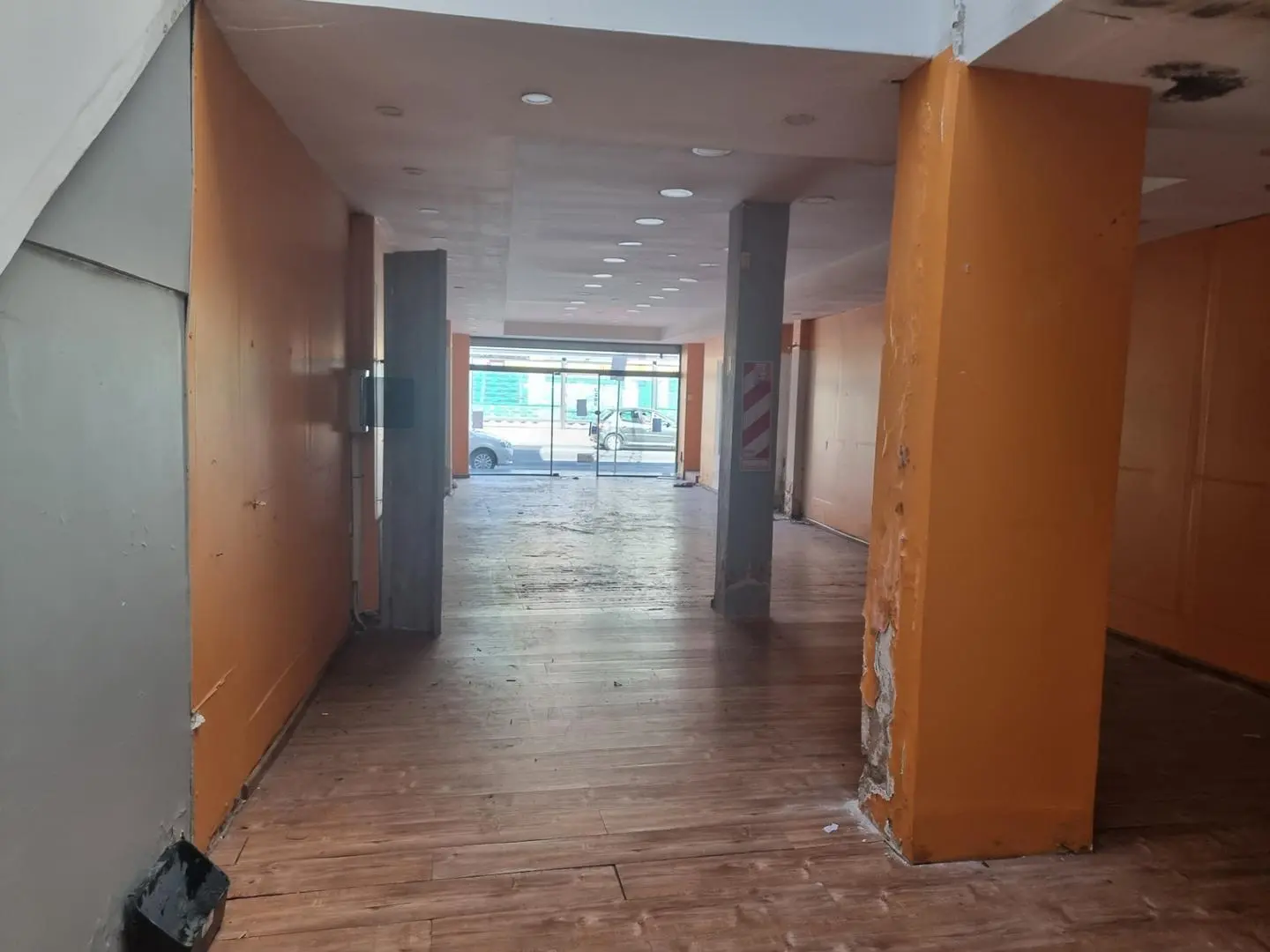 EXELENTE LOCAL SOBRE CABILDO 250M2 CUB Y 170 M2 DESCUB 4