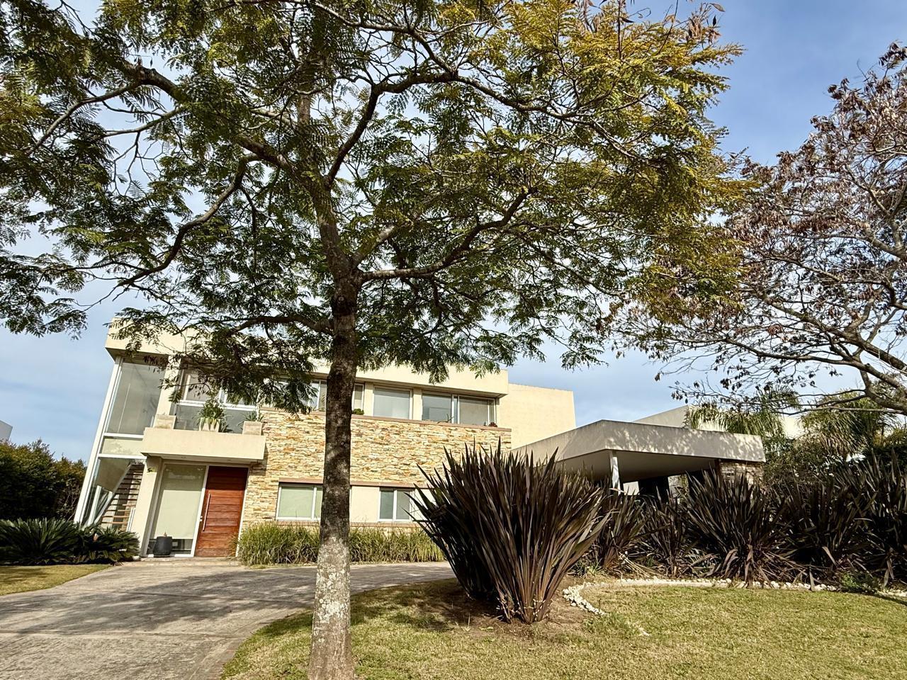 Casa en alquiler en el  Barrio El Golf, Nordelta Argentina