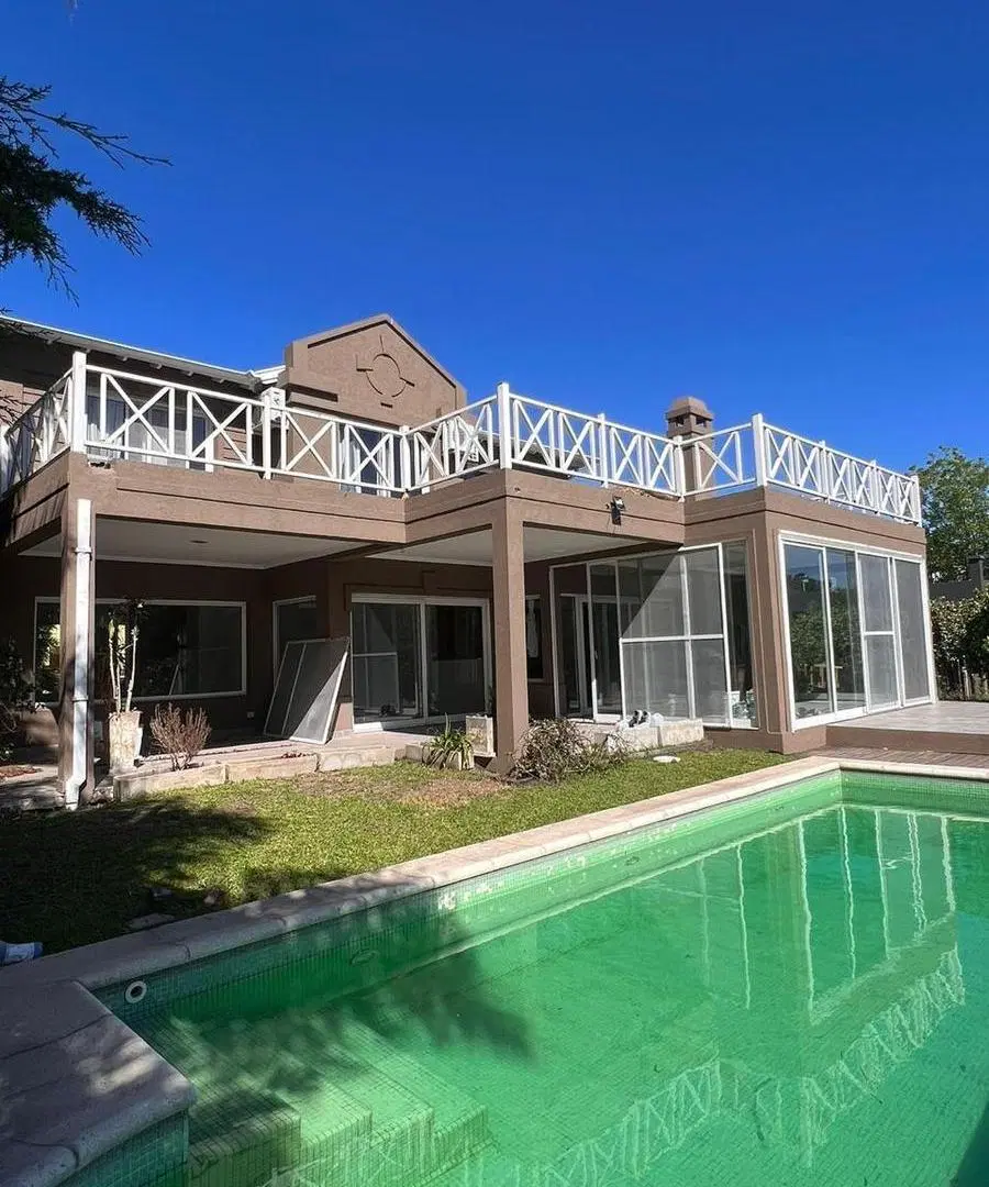Casa en alquiler con vista a la laguna en Glorietas Nordelta 8