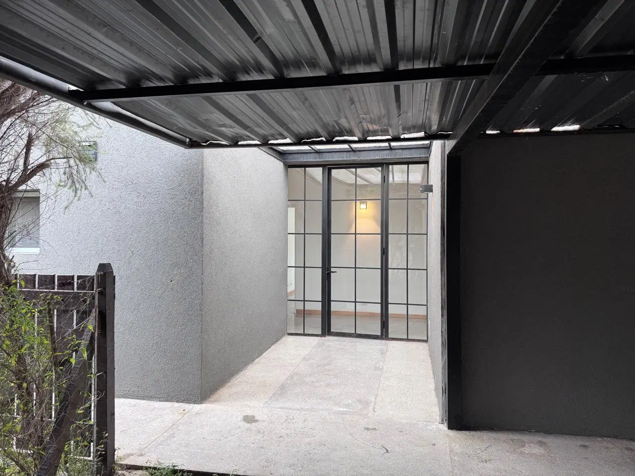 Casa en alquiler 3 dormitorios en una planta Barrio San Matias 2
