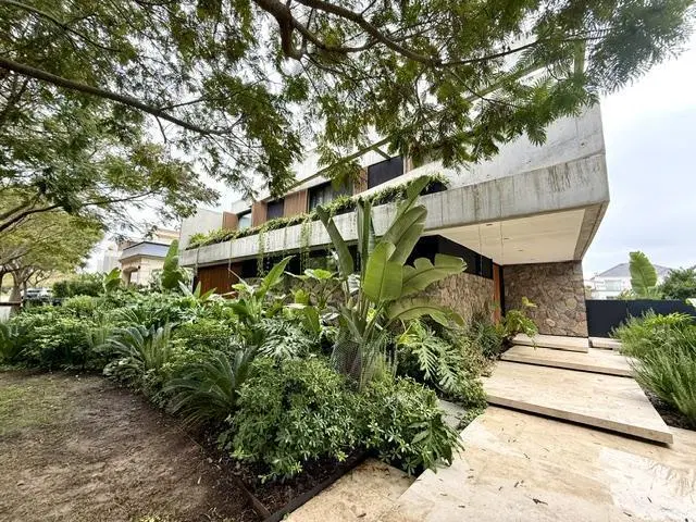 Casa en alquiler 4 dormitorios al agua en el Barrio El Golf Nordelta 2