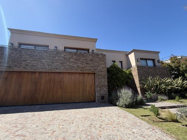Foto de Casa en venta 5 dormitorios en suite en el Barrio El Golf Nordelta, imagen 1