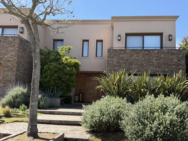 Foto de Casa en venta 5 dormitorios en suite en el Barrio El Golf Nordelta, imagen 2