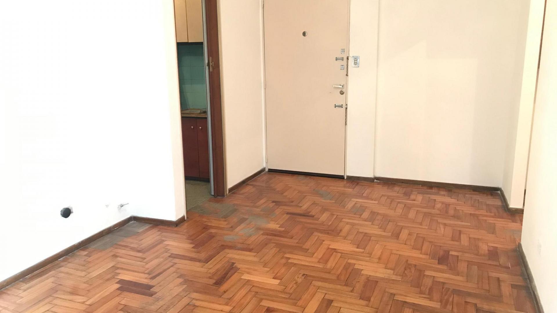 ¡Apto crédito! 2 amb c/ balcón al frente en Floresta. Apto profesional