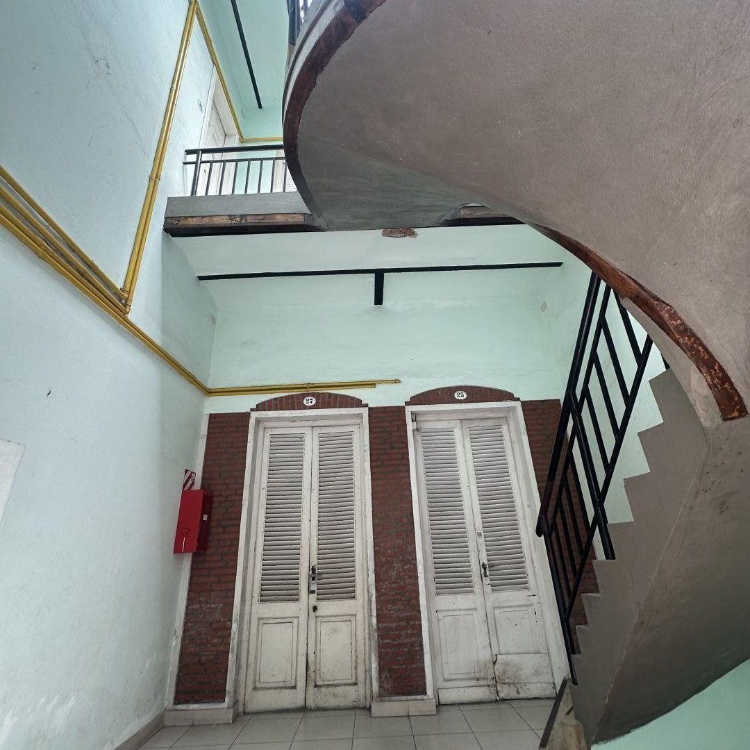 Imponente edificio centenario de renta a la venta.