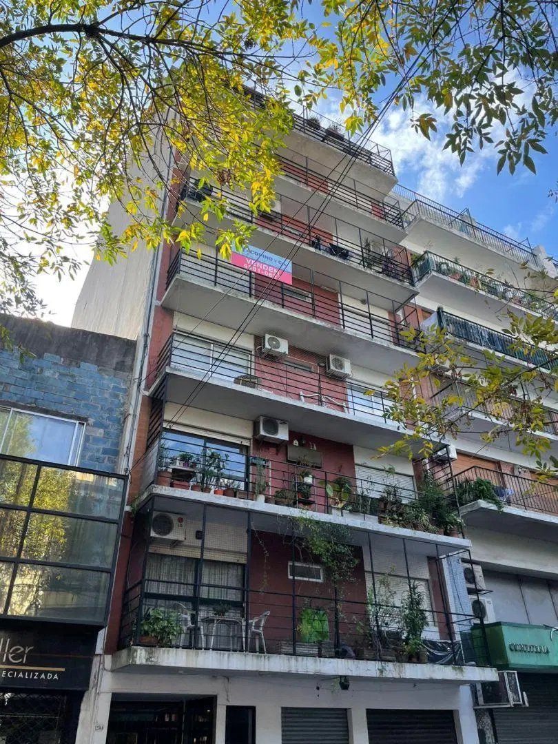Luminoso departamento 4 ambientes con balcón al frente 1