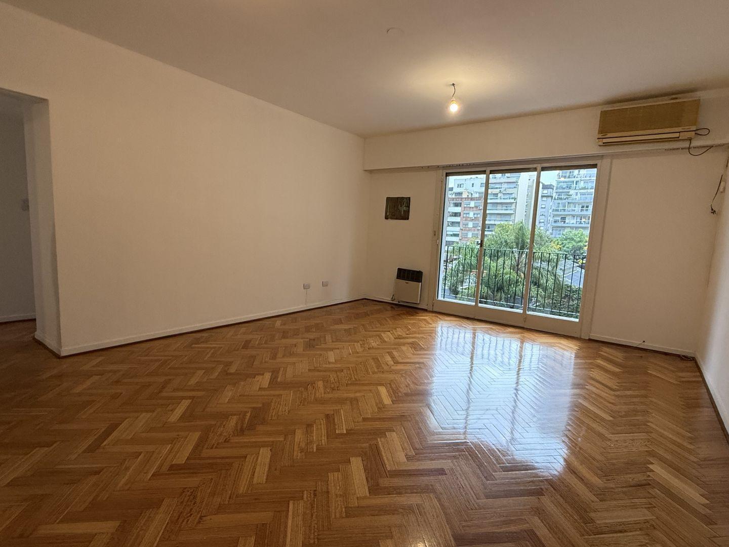 Excelente semipiso 3 ambientes c/ balcón a la venta en Cañitas