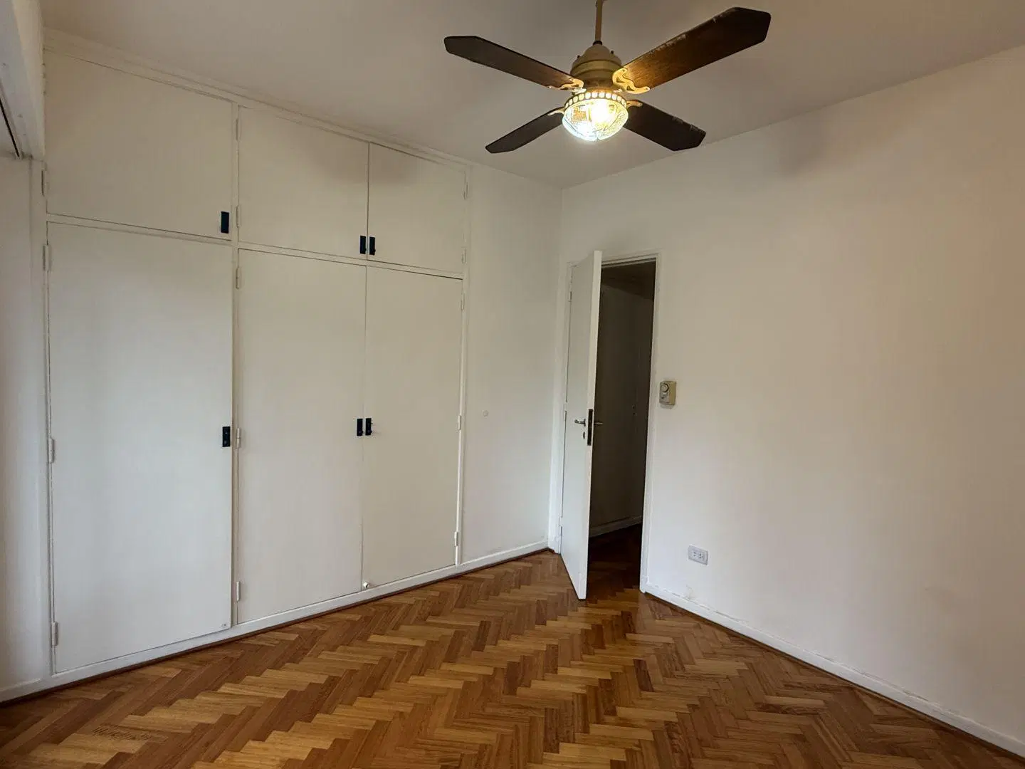 Excelente semipiso 3 ambientes c/ balcón a la venta en Cañitas 8