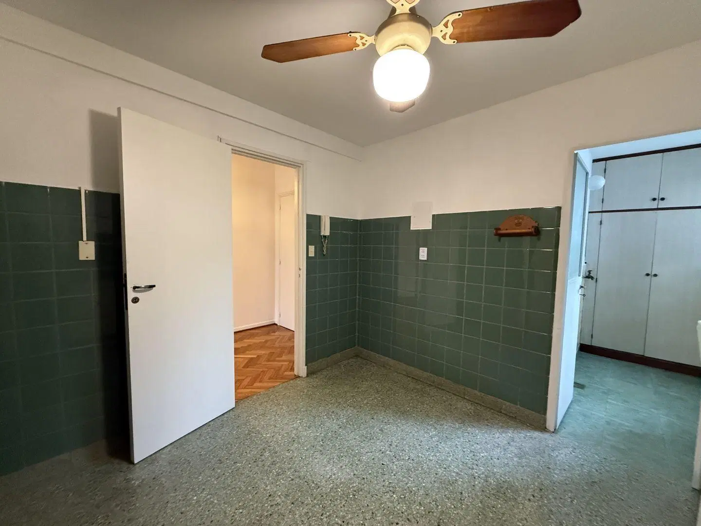 Excelente semipiso 3 ambientes c/ balcón a la venta en Cañitas 1
