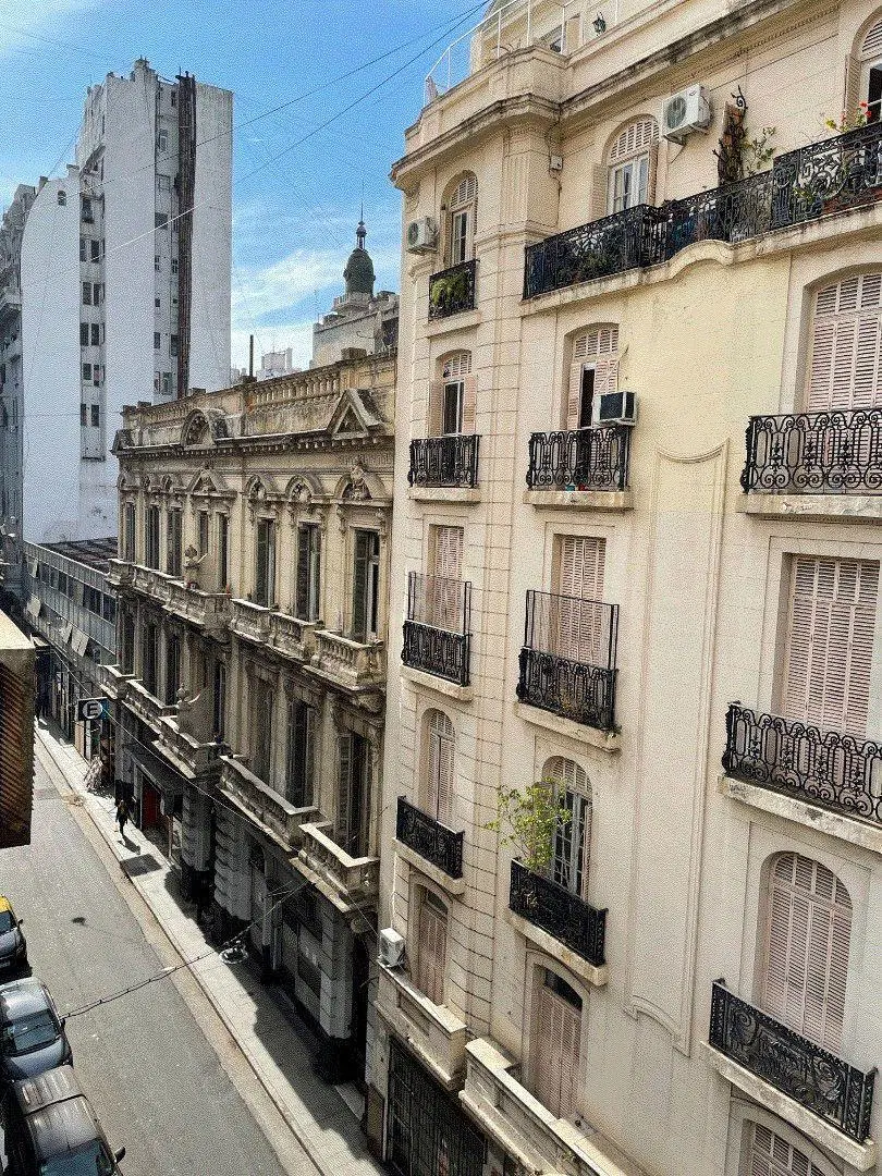OFICINA DE 2 AMBIENTES AL FRENTE A LA VENTA A MTS DE AV CORRIENTES. 2