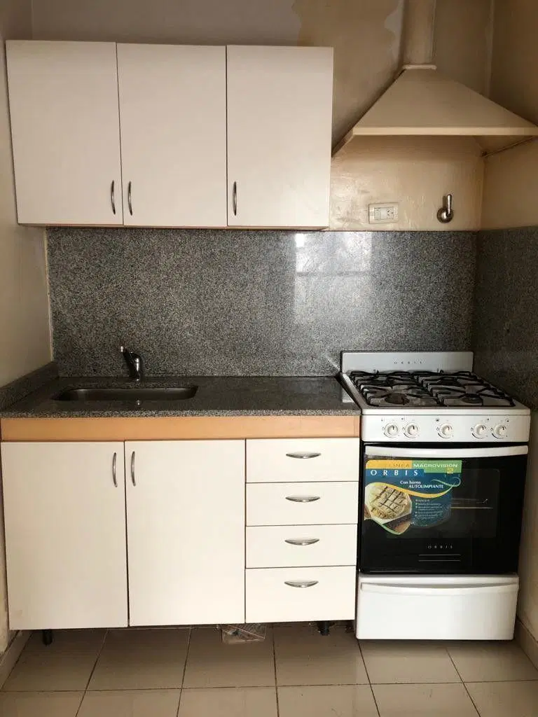 Luminoso monoambiente en venta. Muy buena ubicación. 5