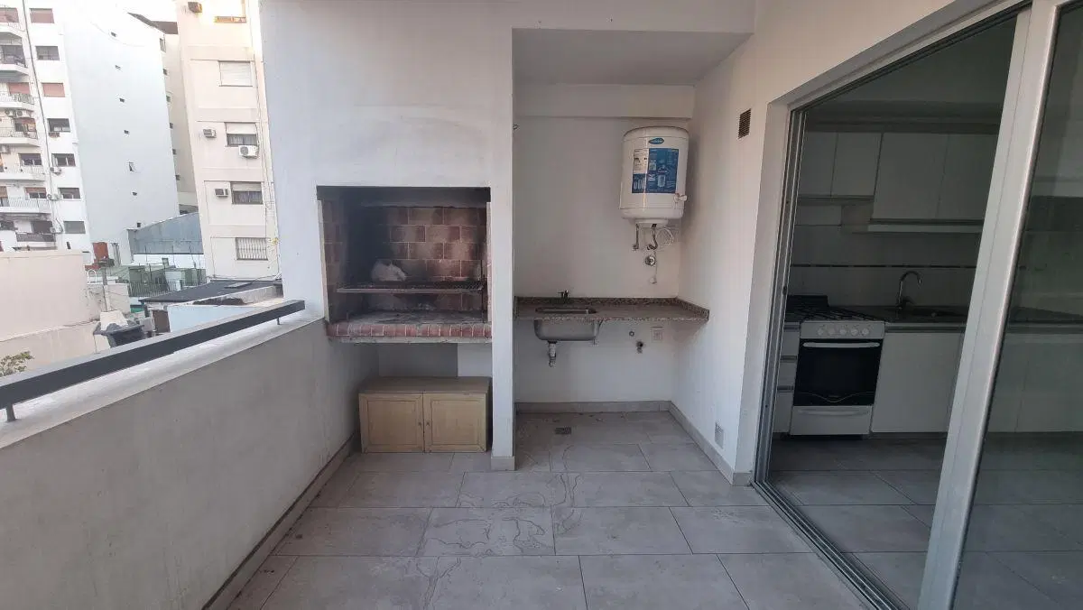 Esnaola y Díaz Velez PARRILLA PROPIA balcón aterrazado y lavadero 4