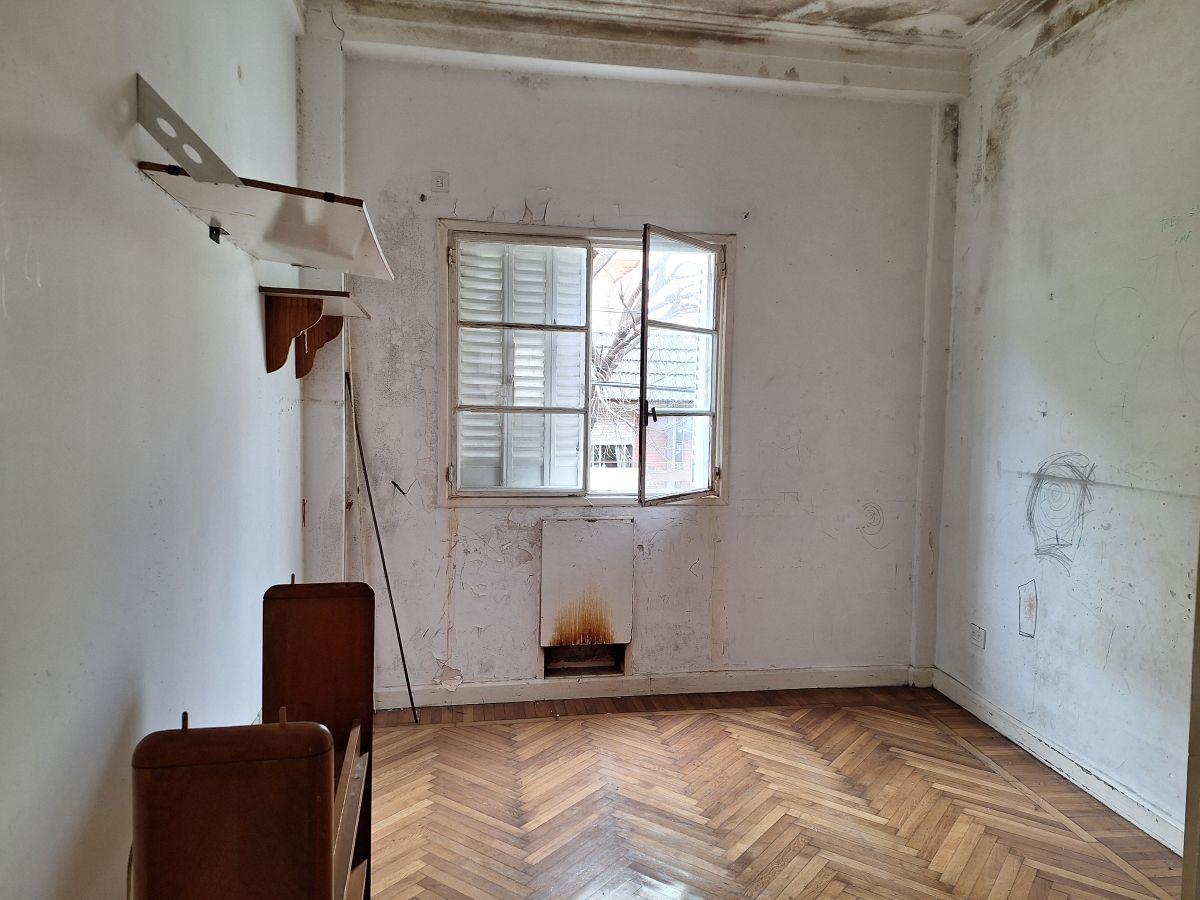 Foto de En esquina de 60 m² con balcón – Bajas expensas – A refaccionar, imagen 4