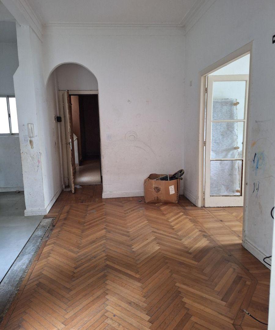 Foto de Departamento antiguo en esquina – 60 m² con balcón – Bajas expensas, imagen 1
