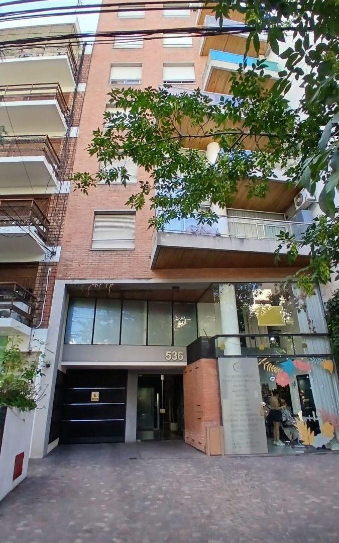3 ambientes semipiso 2 baños completos cfte balcon 60m2