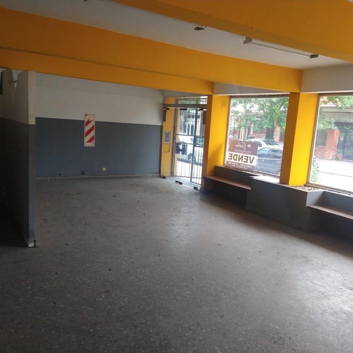 Oportunidad - Venta de Local Amplio en Caseros 5