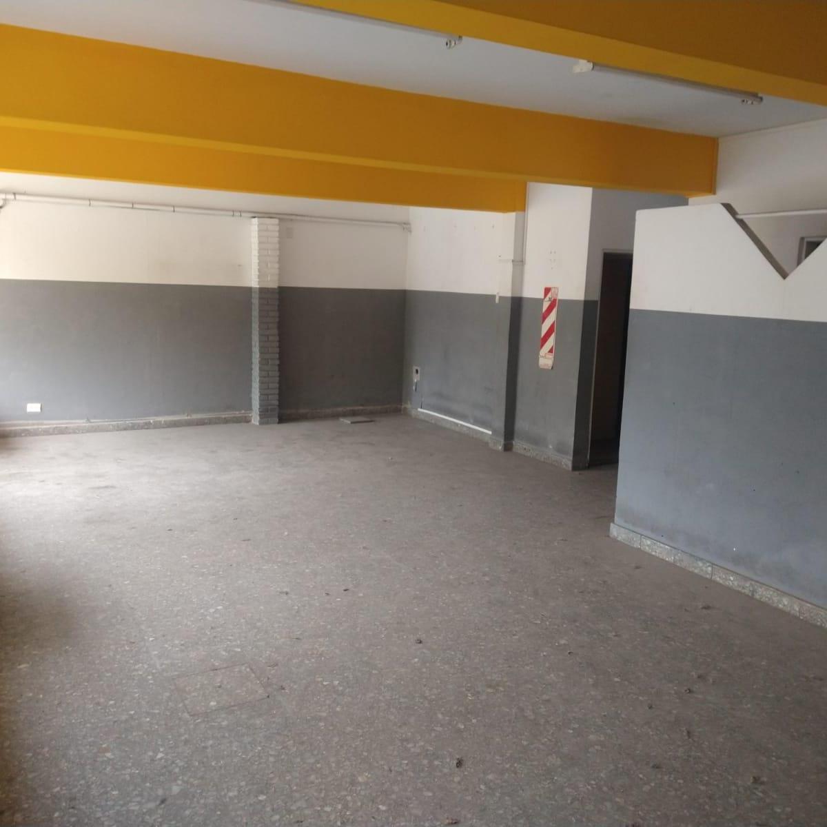 Oportunidad - Venta de Local Amplio en Caseros 2