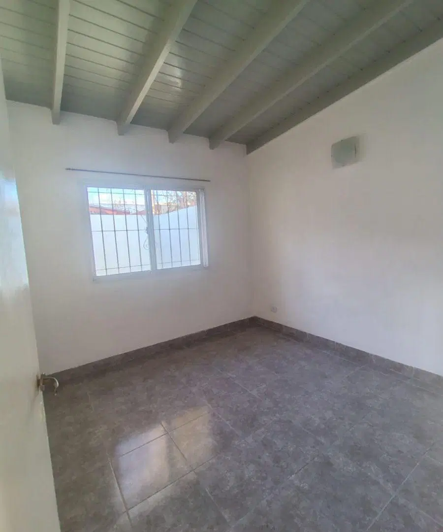 Casa de 2 Ambientes en Villa Rosa, a 2 cuadras de la Ruta 25. 2
