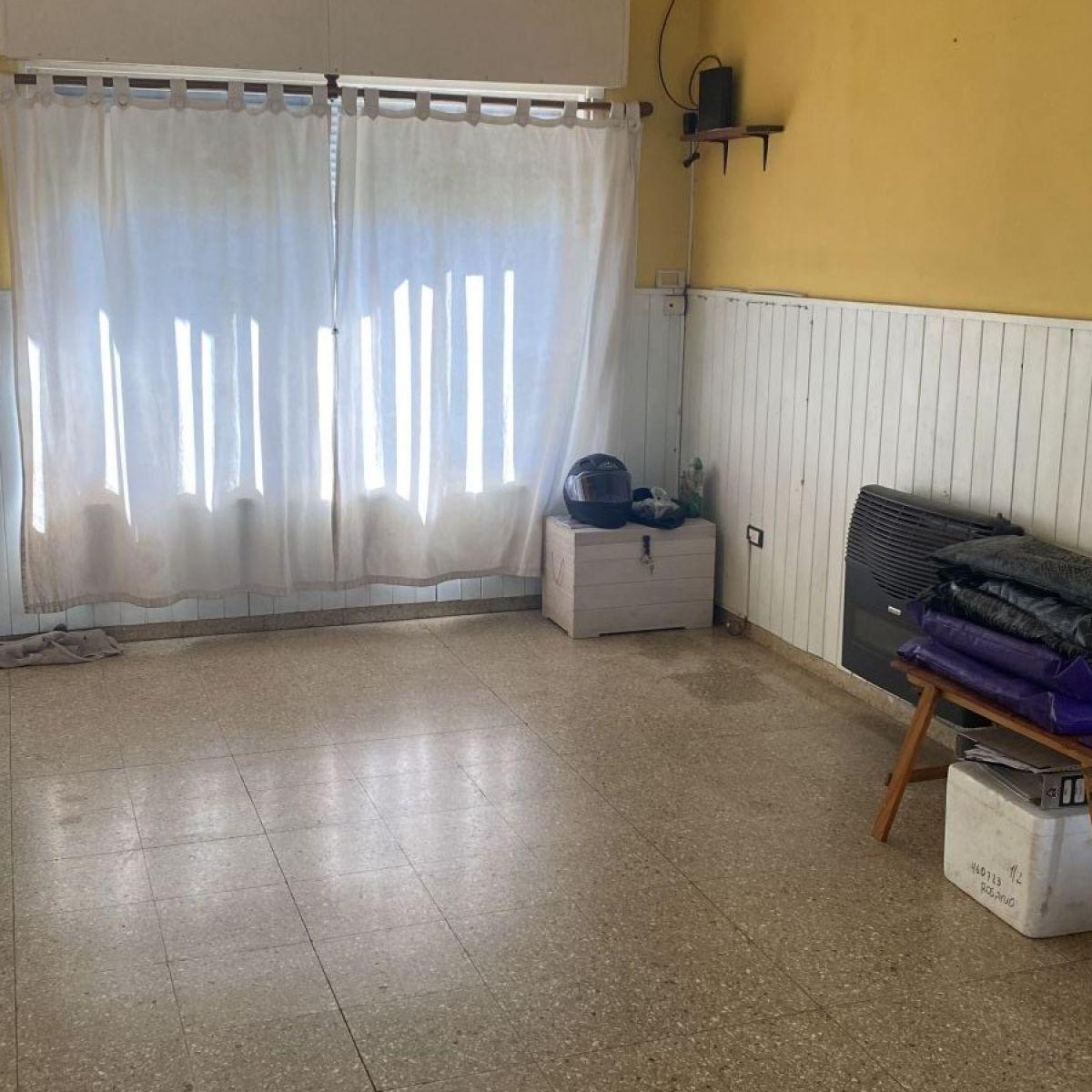 Venta Casa Gro. Baigorria (Río) 2 Dorm.. Cochera. Parque Jardín. 5