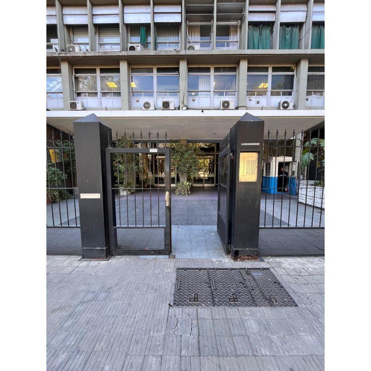 Venta Departamento Piso Exclusivo 3 Dorm. con Cochera. Centrico. Seguridad. Entre Rios 1139 o 4