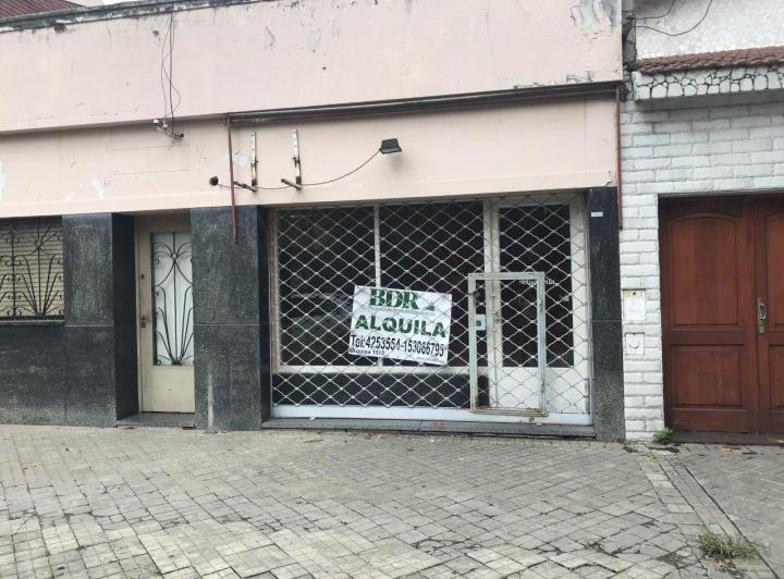 LOCAL A CALLE OCAMPO 3057 CON BAÑO, Y DIVISION 1
