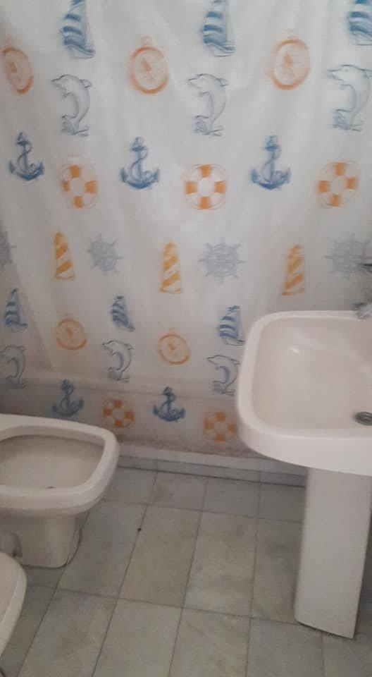 Foto de VENTA CASA . 4 DORM. 2 BAÑOS. PATIO . COCHERA (RIOJA 4700), imagen 3