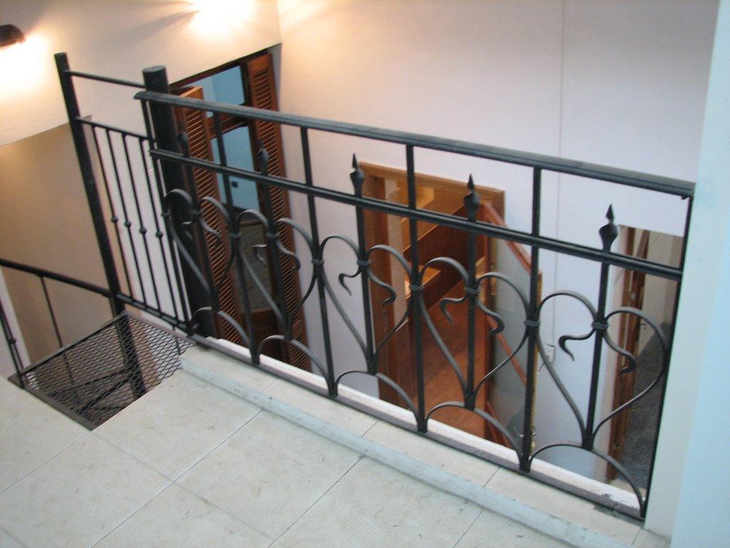 Venta Casa Planta Baja. 7 Hab. 2 Baños. 2 Patios. (Balcarce 300) 3