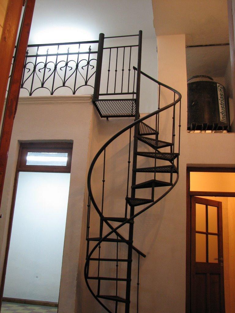 Venta Casa Planta Baja. 7 Hab. 2 Baños. 2 Patios. (Balcarce 300) 4