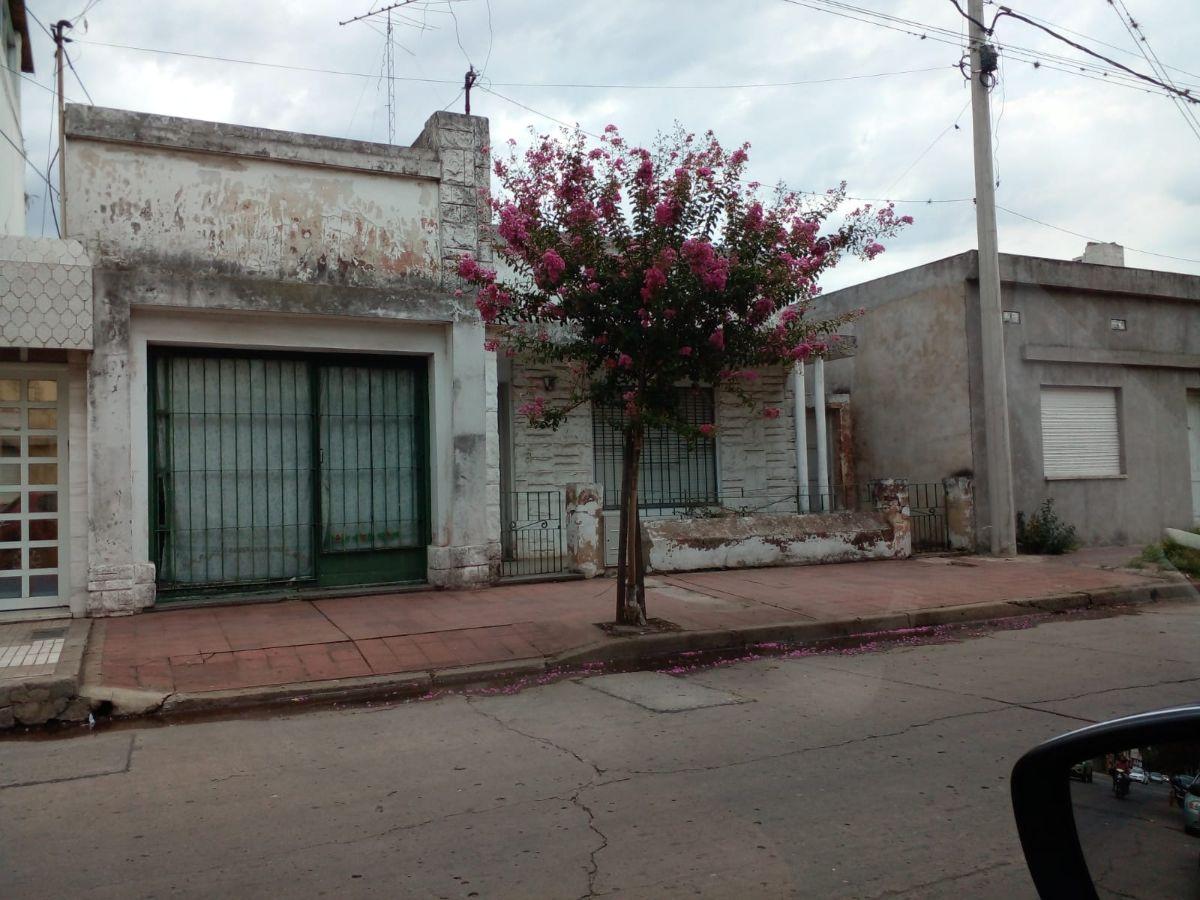 VENTA CASA A RECICLAR CON GRAN TERRENO (SAN LORENZO)