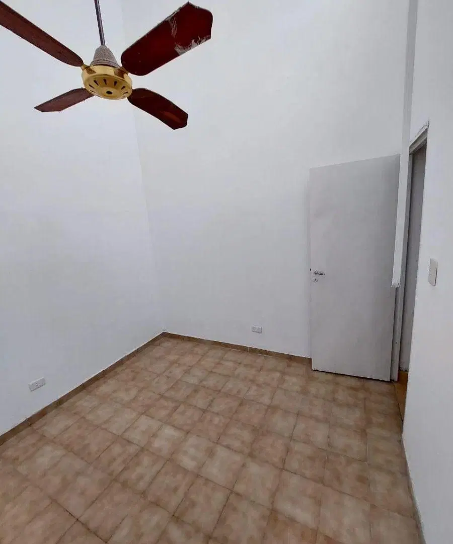 ALQUILER DEPTO DE PASILLO DE 2 DORM . PATIO 5