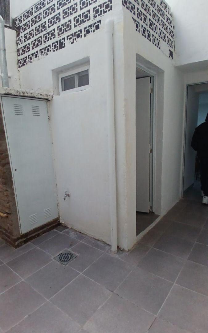 Foto de VENTA DEPTO PASILLO RECICLADO 5 DORM .2 BAÑOS. PATIO. 2 PLANTAS, imagen 2