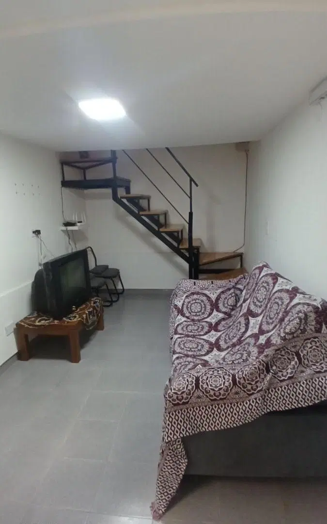 VENTA DEPTO PASILLO RECICLADO 5 DORM .2 BAÑOS. PATIO. 2 PLANTAS 8