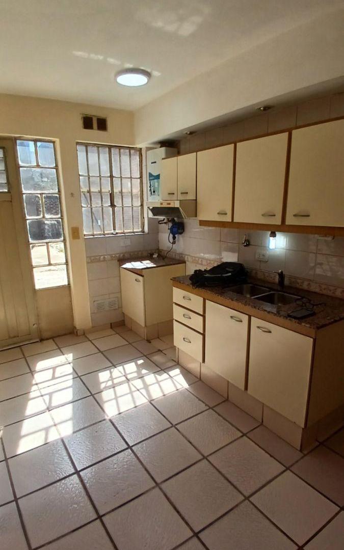 Foto de VENTA CASA AL FRENTE 3 DORMITORIOS .BAÑO. PATIO, imagen 3