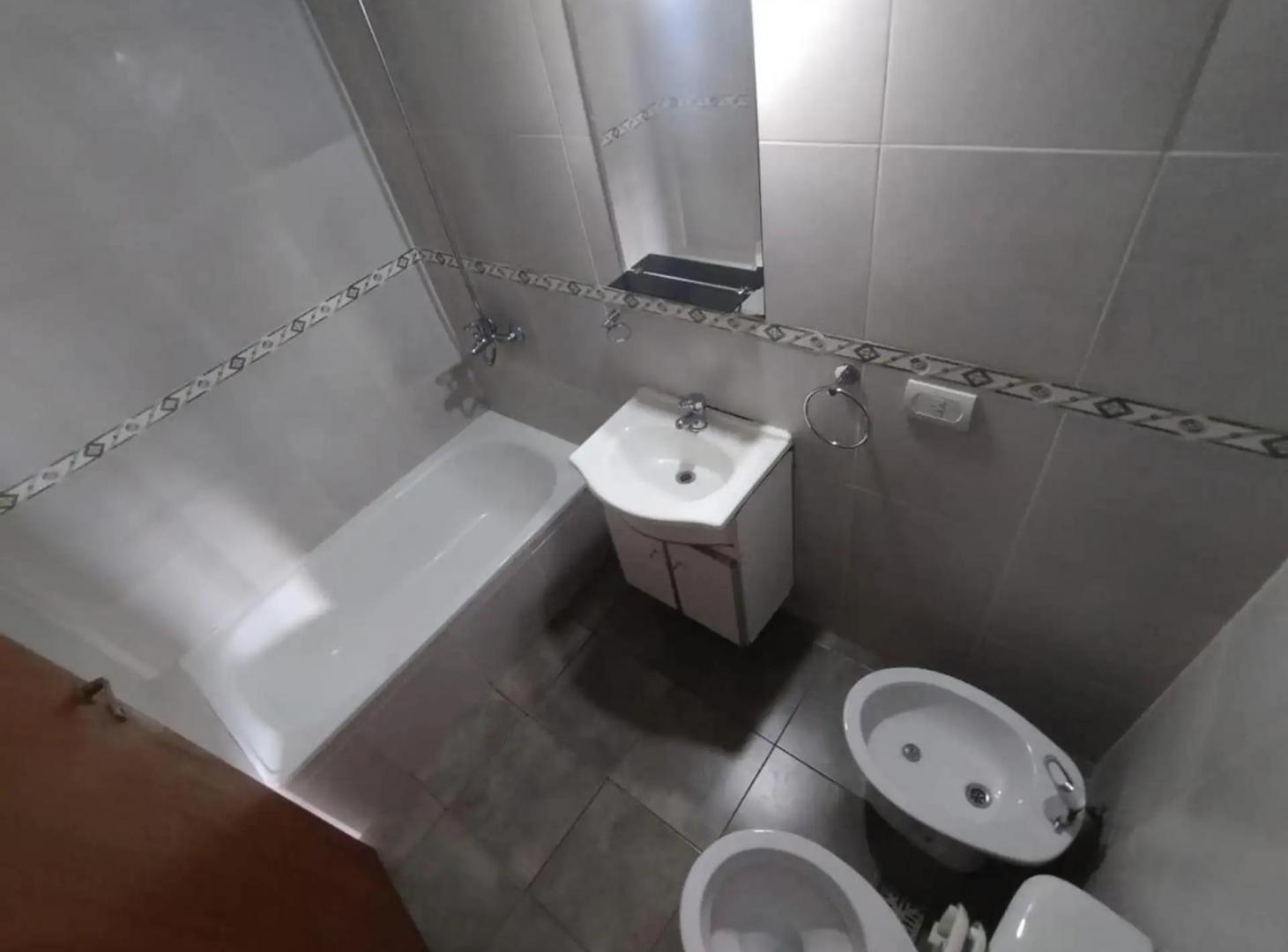Foto de HERMOSO 2 AMBIENTES /BALCON /COCHERA, imagen 4