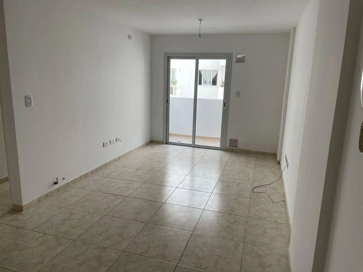 Excelente departamento de 1 dormitorio en alquiler en Alberdi 5