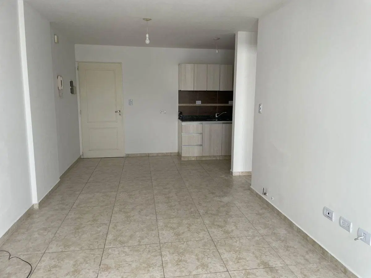 Excelente departamento de 1 dormitorio en alquiler en Alberdi 4