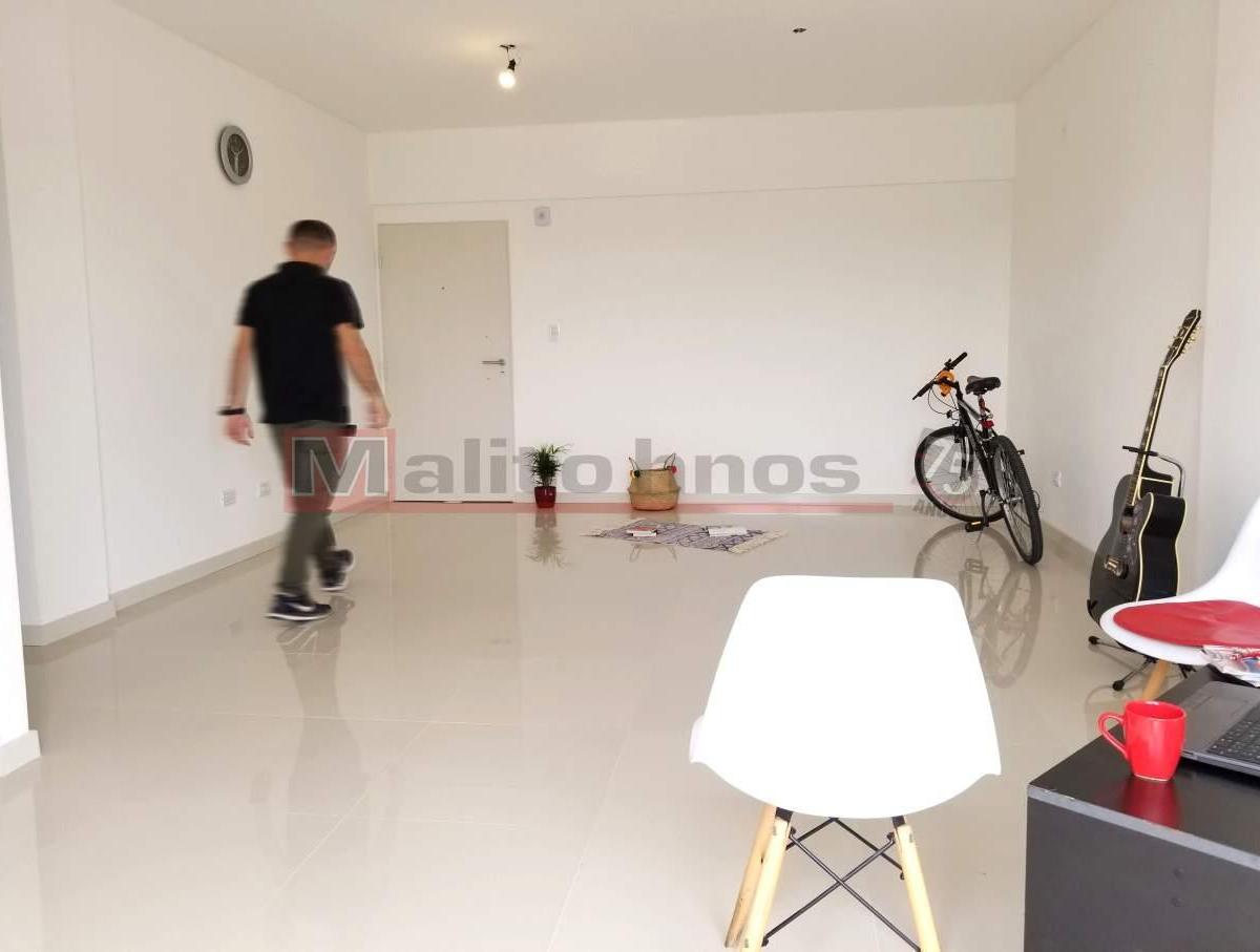Venta Departamento 2 Ambientes con Balcón en Mataderos 3