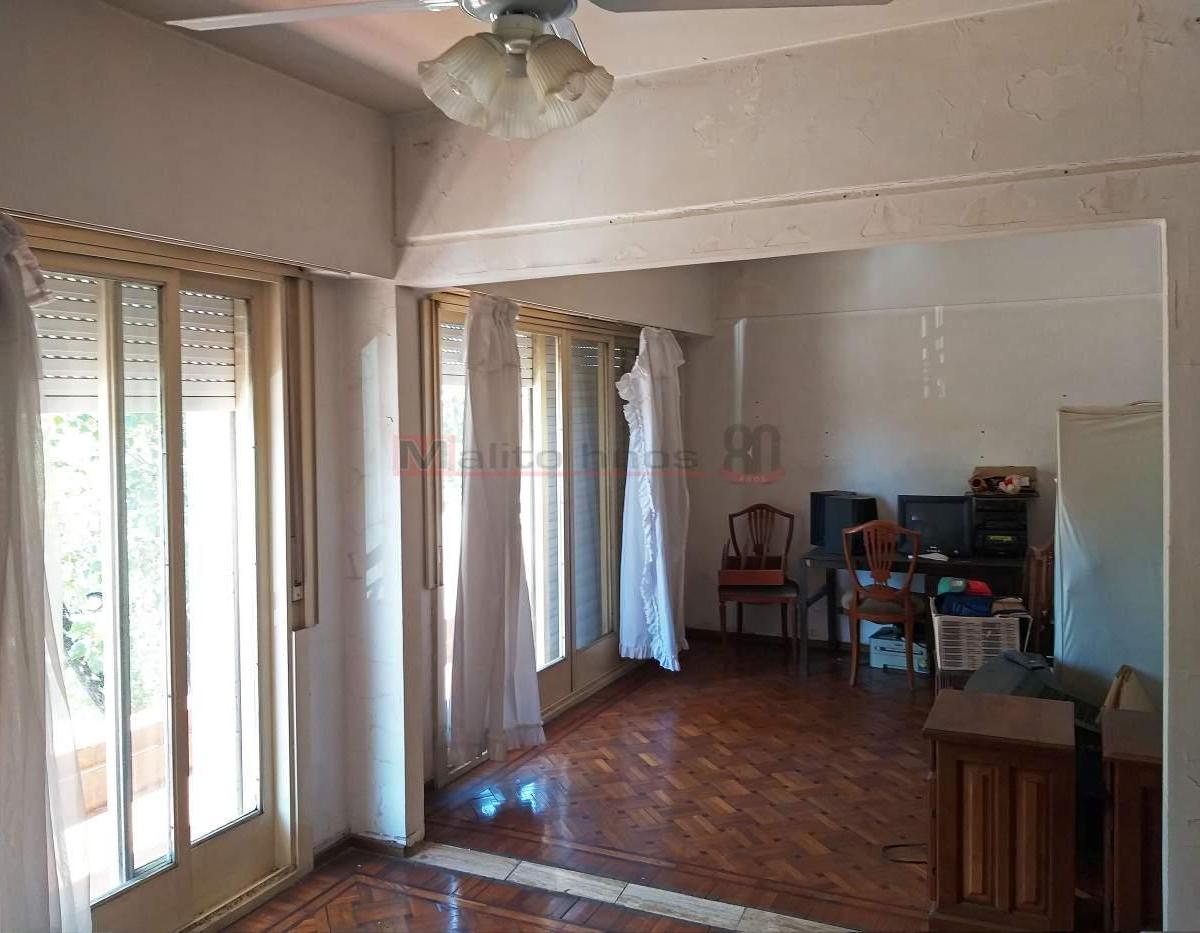 Venta Casa Lote Propio en Esquina 7 Ambientes con Parque Avellaneda 4
