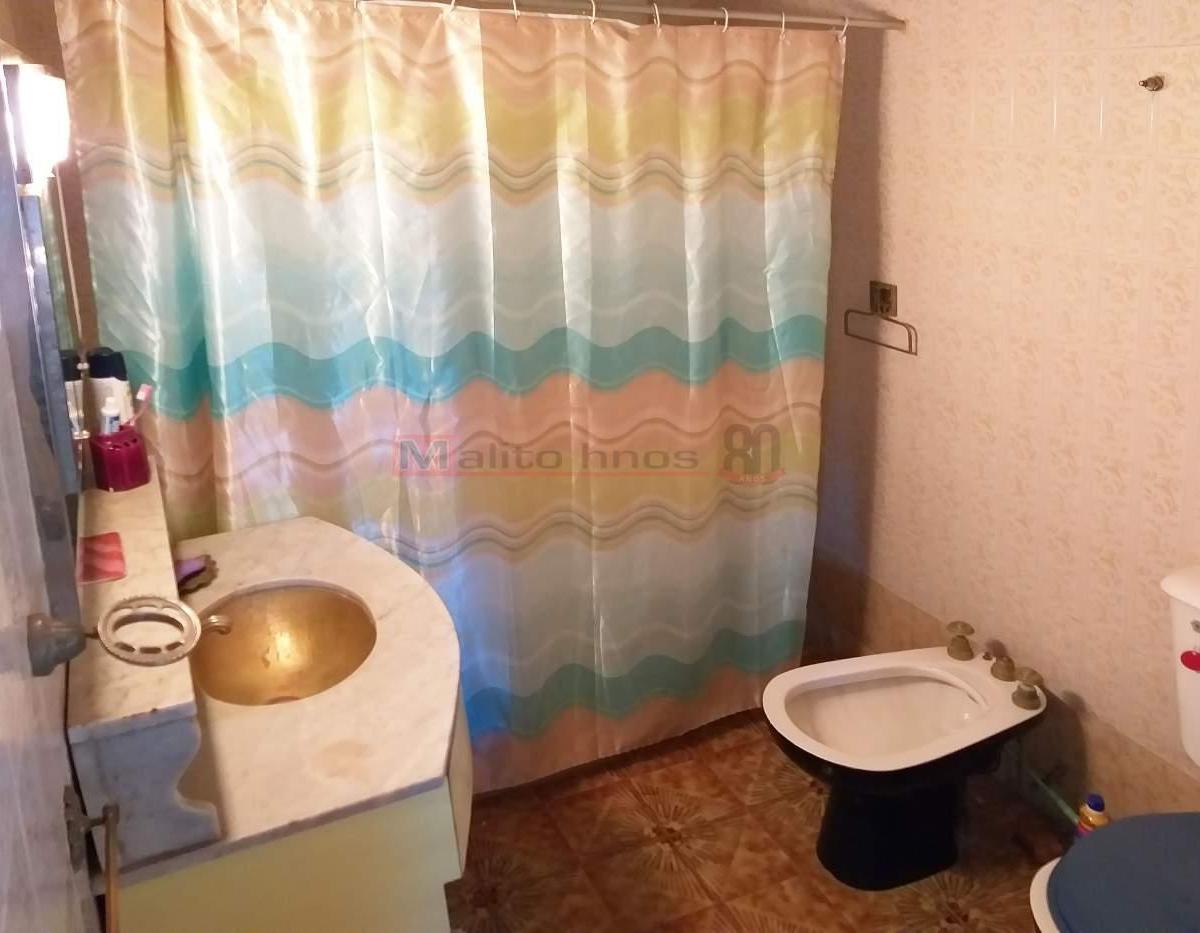Venta Casa Lote Propio en Esquina 7 Ambientes con Parque Avellaneda 3