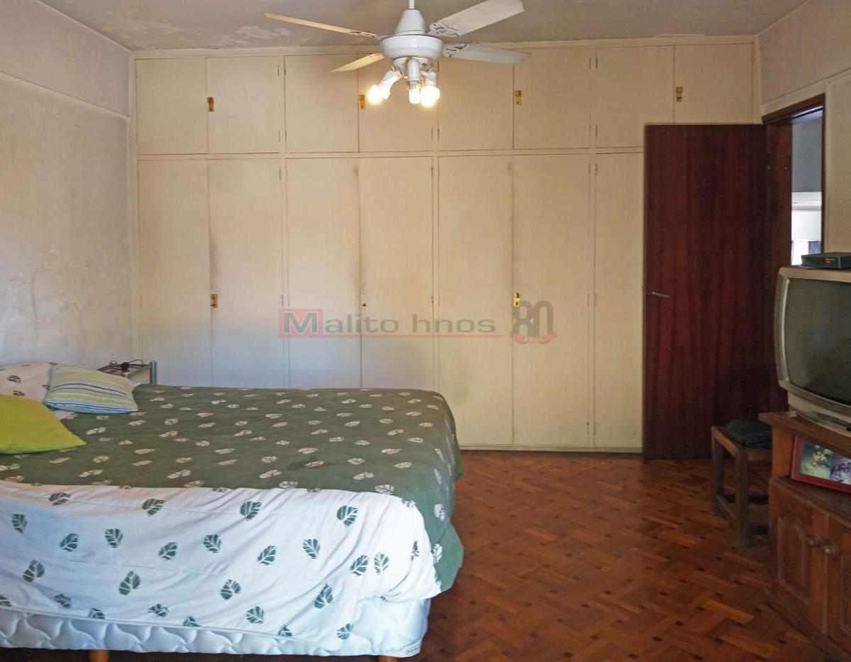 Venta Casa Lote Propio en Esquina 7 Ambientes con Parque Avellaneda 2
