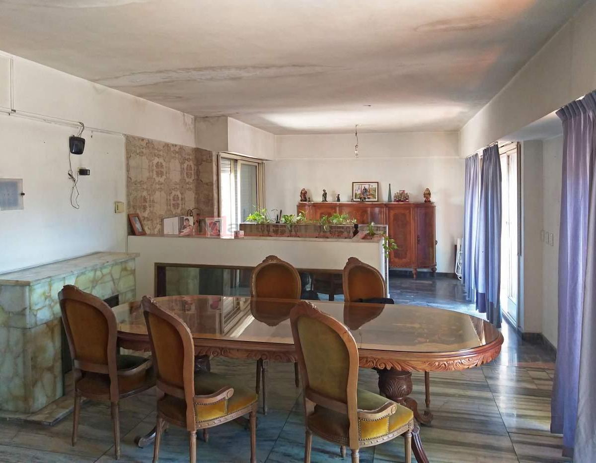 Venta Casa Lote Propio en Esquina 7 Ambientes con Parque Avellaneda 5