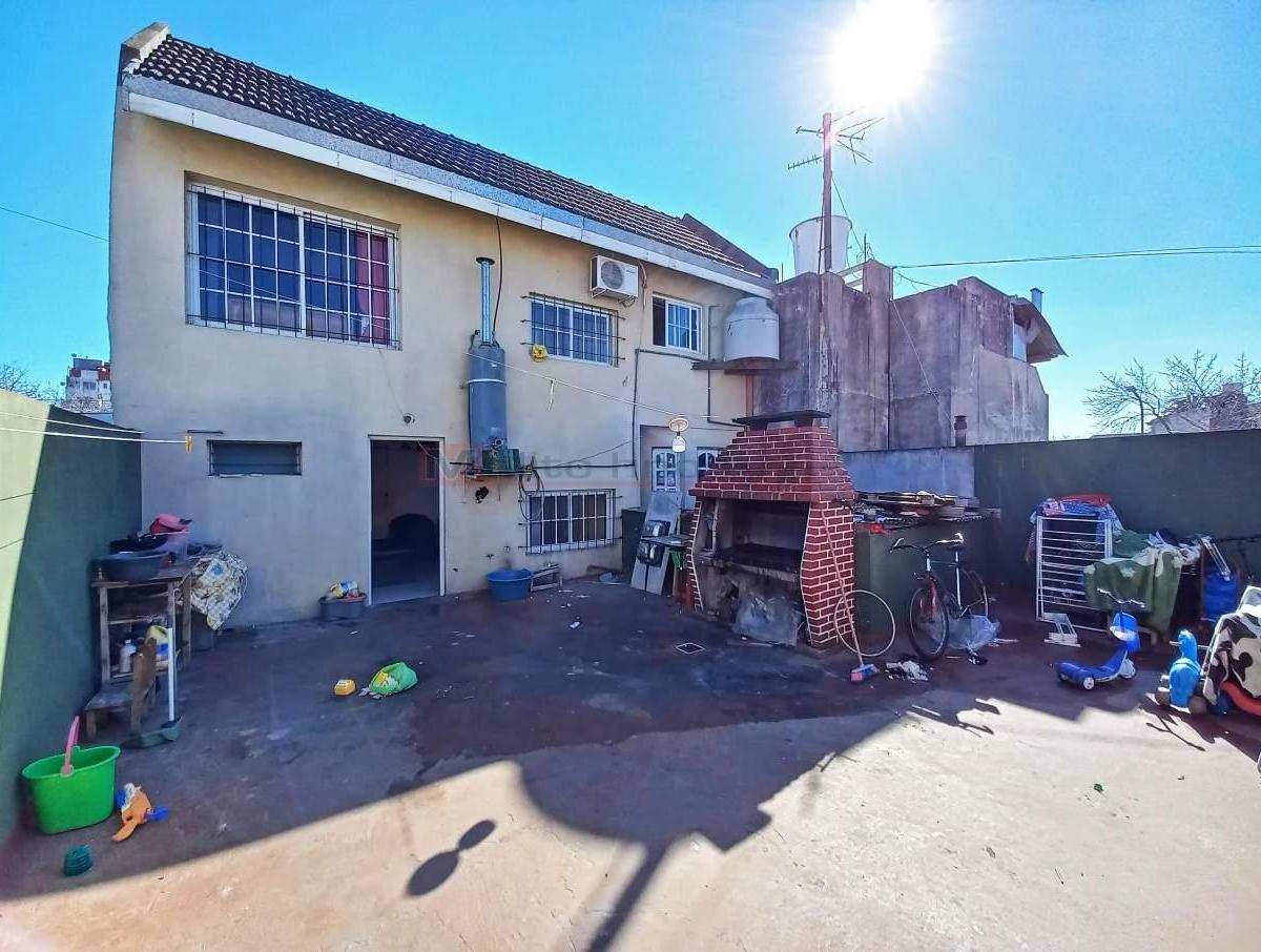 Venta Casa 6 Ambientes con Patio, Balcon, Terraza y Garage en Lote Propio en Mataderos 1