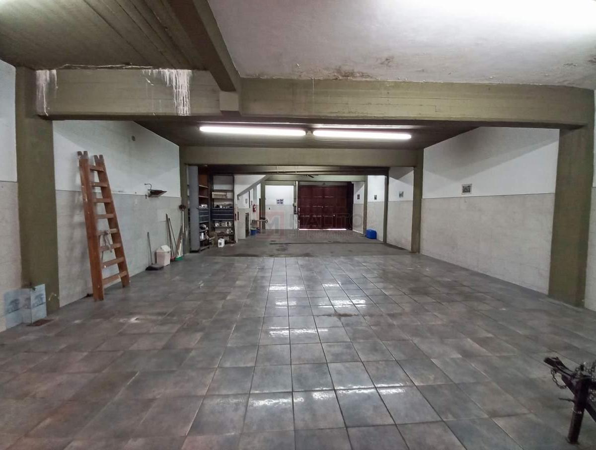 Venta Casa 4 Ambientes con Garage, Taller, Patio y Terraza en Parque Avellaneda 5
