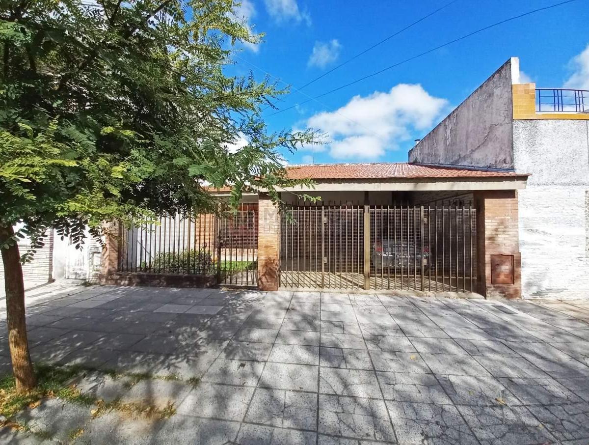 Venta Casa Lote Propio 5 Ambientes con Patio y Quincho en Mataderos 5