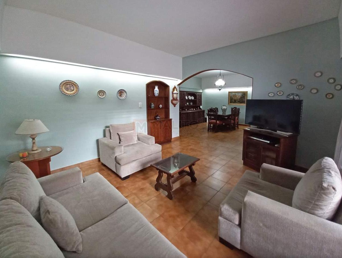 Venta Casa Lote Propio 5 Ambientes con Patio y Quincho en Mataderos 3