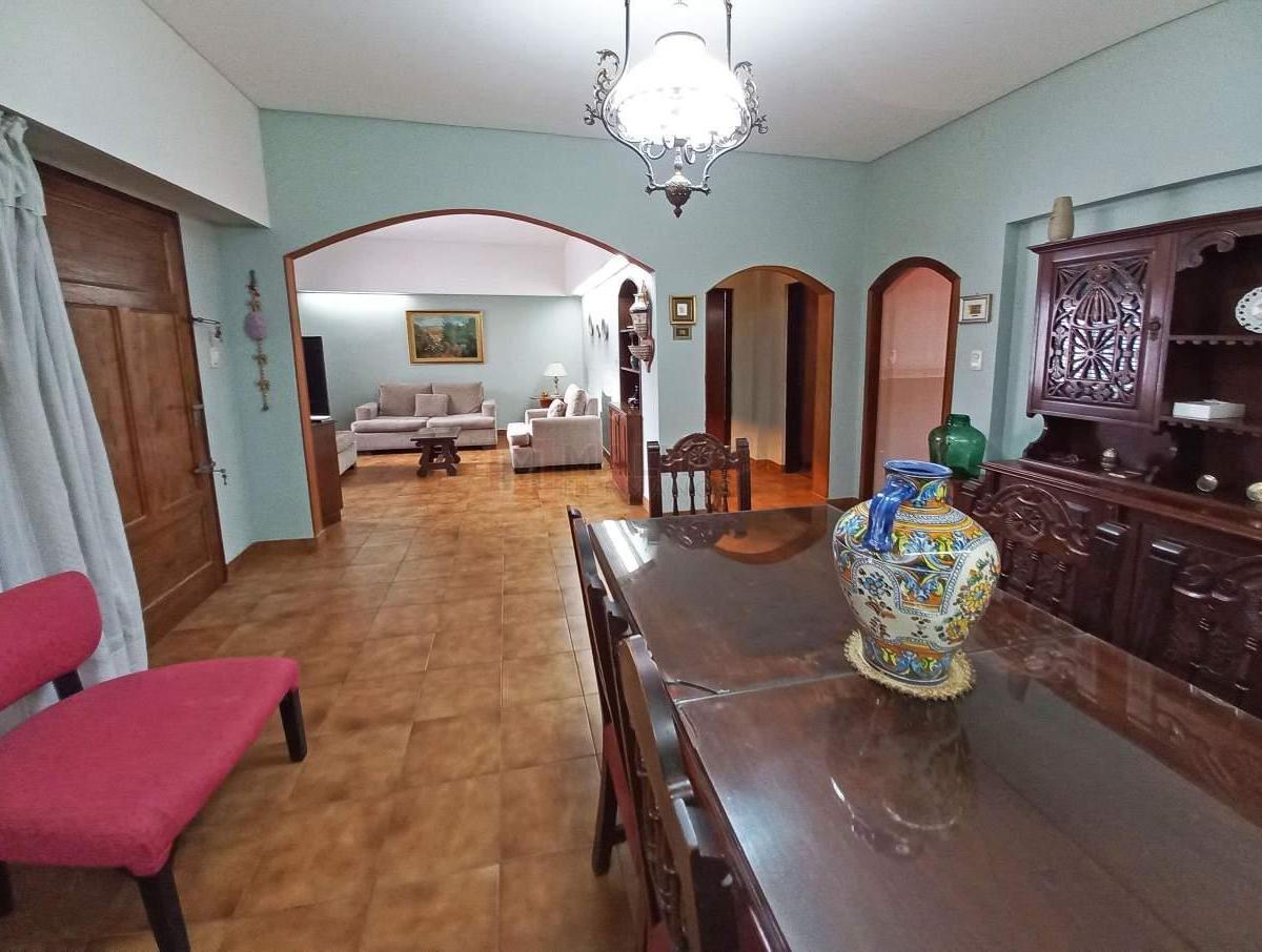 Venta Casa Lote Propio 5 Ambientes con Patio y Quincho en Mataderos 4