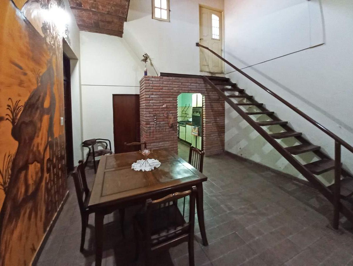 Venta Casa Lote Propio - 2 Viviendas - 5 Dorm. - con Terraza en Villa Lugano 1