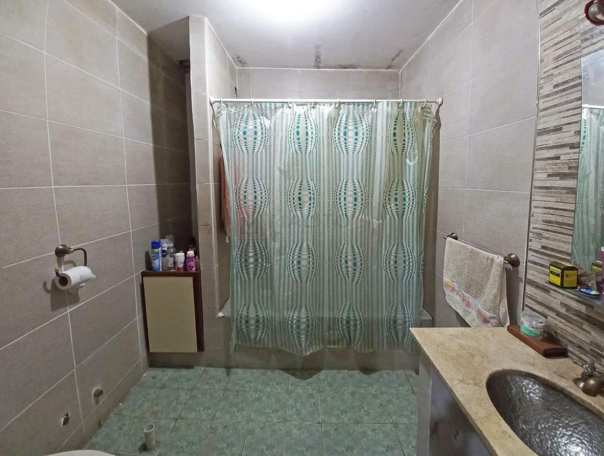 Venta Casa Lote Propio - 2 Viviendas - 5 Dorm. - con Terraza en Villa Lugano 1